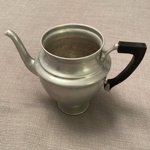 Vintage MAJESTIC Aluminum Coffee or Tea Pot Unique Shape No Lid or Vase - Picture 11 of 11